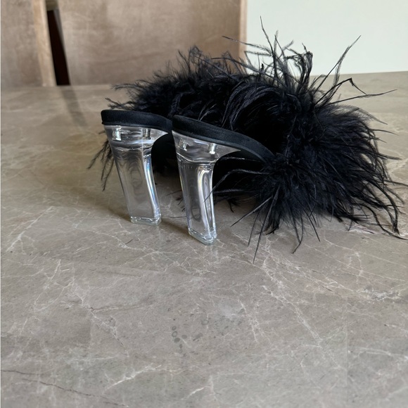 Gorgeous heels 🖤 - Picture 3 of 4